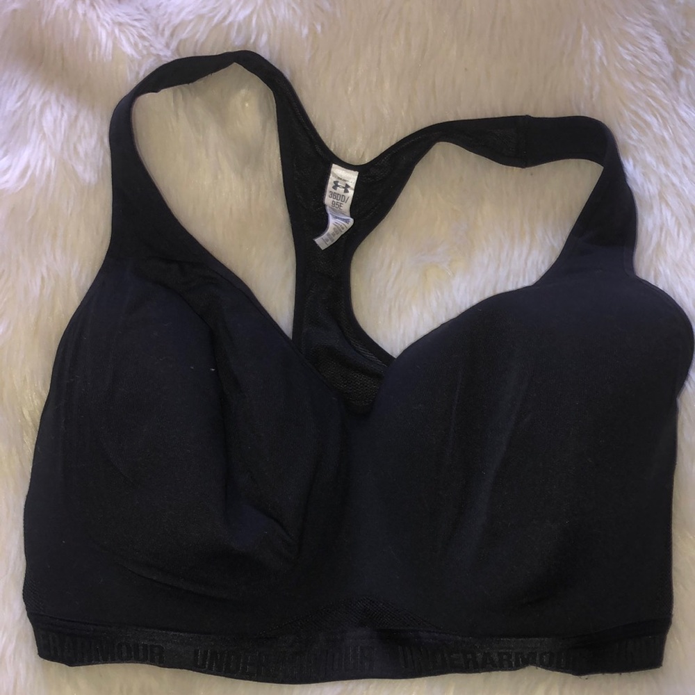 Under Armour sports bra with bra clasp and mesh racer back w/ padding, like new!